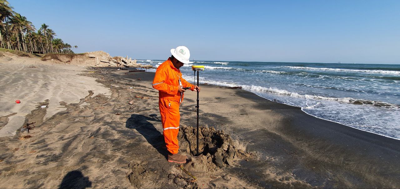 Topografía costera y corrección de nivel de marea